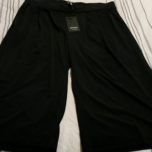 Jones New York black flowy pants. Size L